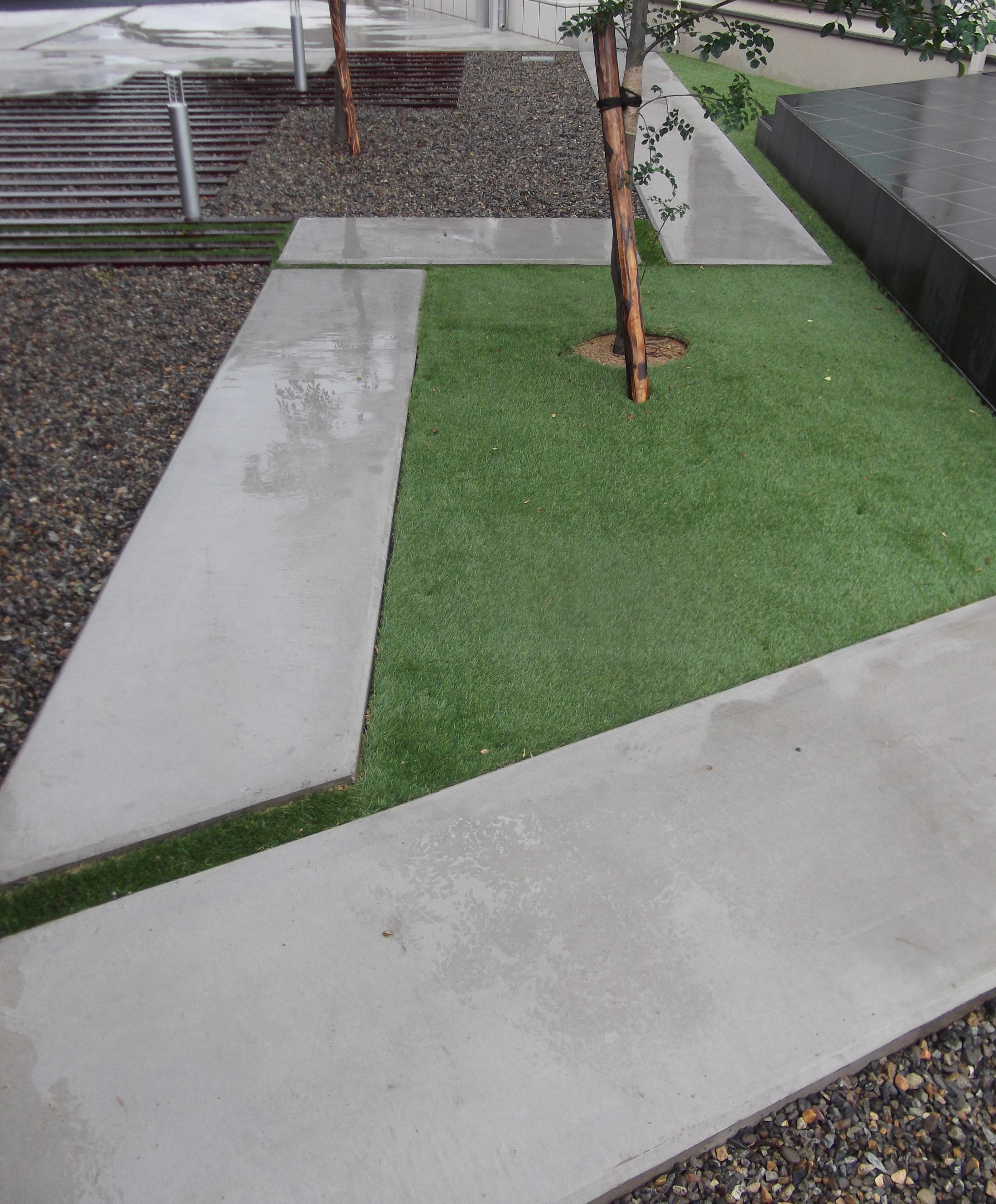 人工芝を使用したシンプルモダンなお庭 有限会社 Design Loop 愛知県 岐阜県 ガーデンプラット