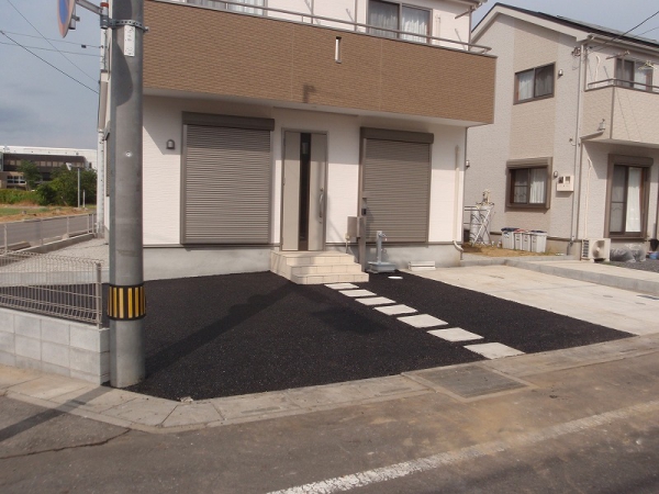 駐車場は水はけのよい舗装にしました ヒライエクステリア ガーデンプラット
