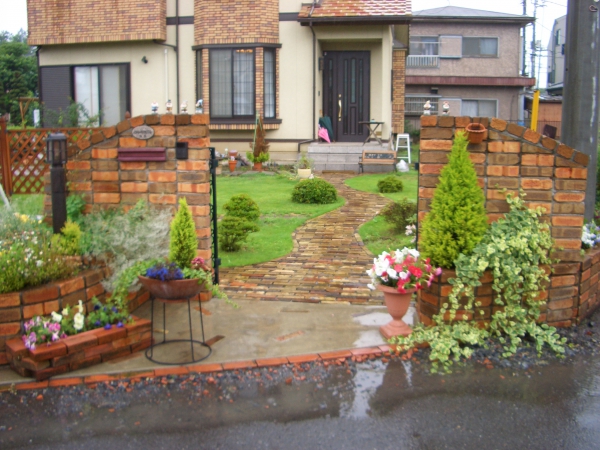 イギリスの本物の煉瓦を利用した本格的なお庭 株式会社plus ガーデンプラット