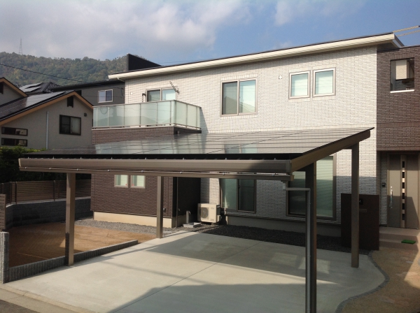 新築外構 ソーラーカーポートのある家 有限会社太田川工業 ガーデンプラット 新築外構 ソーラーカーポートのある家 有限会社太田川工業 ガーデンプラット