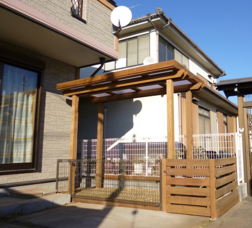 パーゴラが付いたうさぎ達の遊び場 リフォームさいたま市 外構 パーゴラ 造園 株式会社パサニアガーデンうさぎの庭 ガーデンプラット