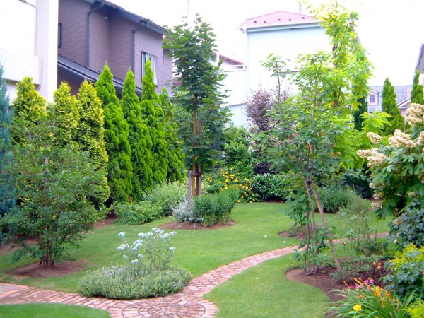 芝生のあるお庭 さいたま市造園 うさぎの庭 株式会社パサニアガーデンうさぎの庭 ガーデンプラット