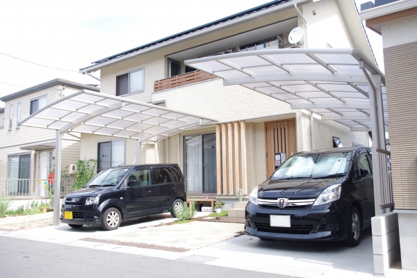 開放的なエントランスと広い駐車スペースの両立 株 G Comfort ガーデンプラット