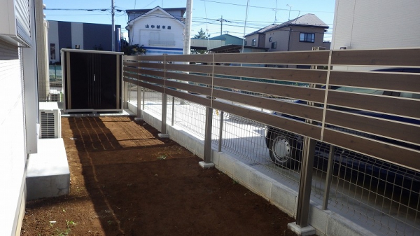 隣地境界フェンスもおしゃれにきめて ヒライエクステリア ガーデンプラット