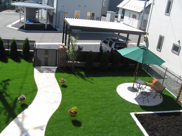 芝生のきれいなお庭 株式会社東北アルミ ガーデンプラット