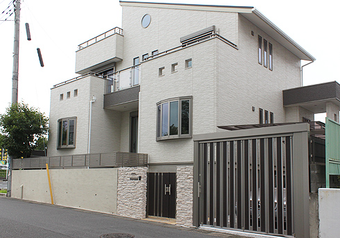 防犯を重視し素敵にクローズする外構 有限会社 マイエクステリアgreen ガーデンプラット