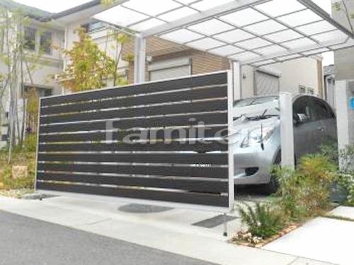 木製調の跳ね上げ式門扉 目隠しフェンス 奈良市 ファミリー庭園株式会社 京都店 ガーデンプラット