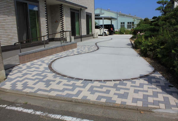 アプローチを明るく彩るインターロッキング Marchen Garden 株式会社 メルヘンガーデンかどや ガーデンプラット