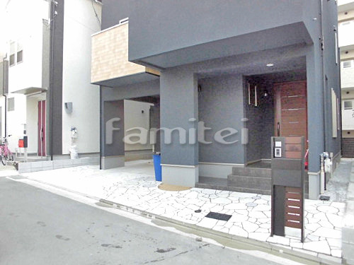 ホワイトの乱形石でモダンな玄関アプローチ 吹田市 ファミリー庭園株式会社 大阪店 ガーデンプラット