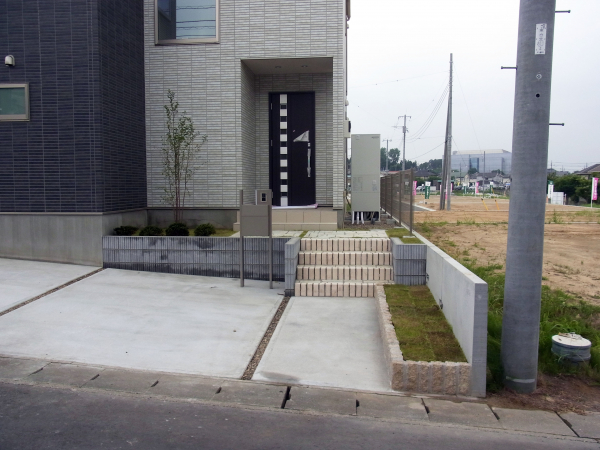 シンプルモダンなお家にあった外構工事 株式会社外構屋社中 ガーデンプラット