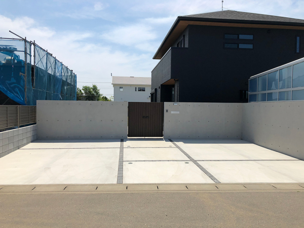 コンクリート打ちっぱなし風の門塀 ヒライエクステリア ガーデンプラット