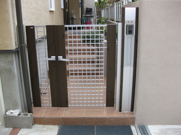 狭い間口だけど 門扉を付けたいとのご要望に 株式会社木村建設 エクステリア事業部 ガーデンプラット 狭い間口だけど 門扉を付けたいとのご要望に 株式会社木村建設 エクステリア事業部 ガーデンプラット