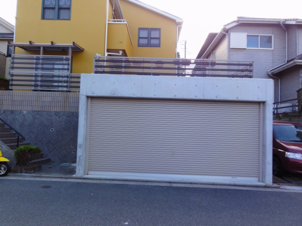 シャッター付き車庫 ウッドデッキ改修工事 有限会社アイワ外壁工業 ガーデンプラット