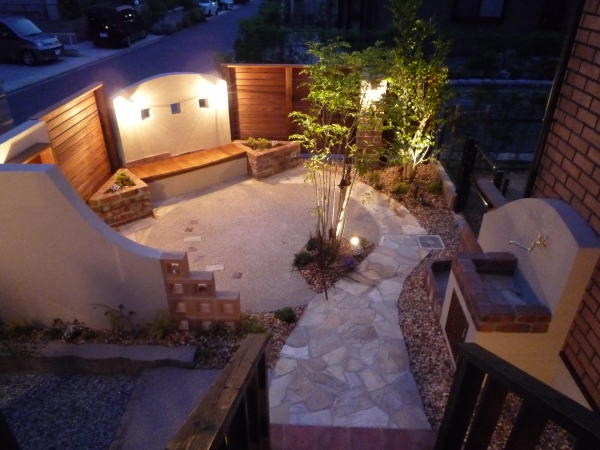 土の庭をバーベキューが楽しめる庭に 遊庭風流 ゆうていふうりゅう 福岡店 ガーデンプラット