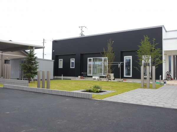 シンプルモダン 三沢市 T邸 株式会社香月園 ガーデンプラット シンプルモダン 三沢市 T邸 株式会社香月園 ガーデンプラット
