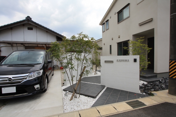 斜めにアプローチを配したモダン外構 D S Casa ディーズカーサ D S Garden ディーズガーデン ガーデンプラット 斜めにアプローチを配したモダン外構 D S Casa ディーズカーサ D S Garden ディーズガーデン ガーデンプラット