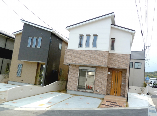 地中海風の建売住宅外構その１ 有限会社ル アーンジュ ガーデンプラット