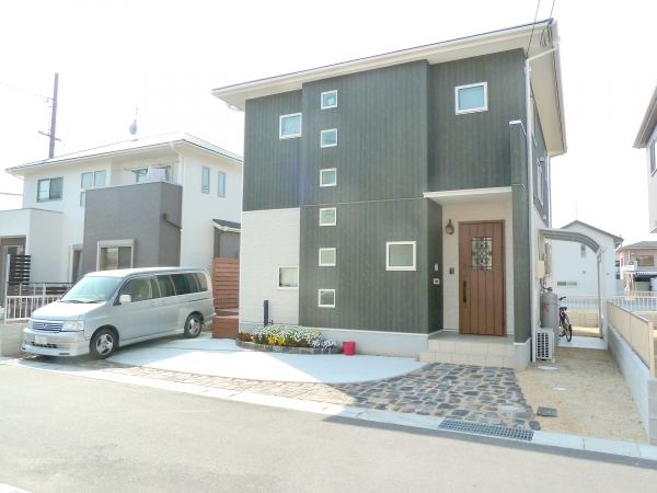 北欧風のエクステリアとセカンドリビングのウッドデッキ 有限会社ル アーンジュ ガーデンプラット