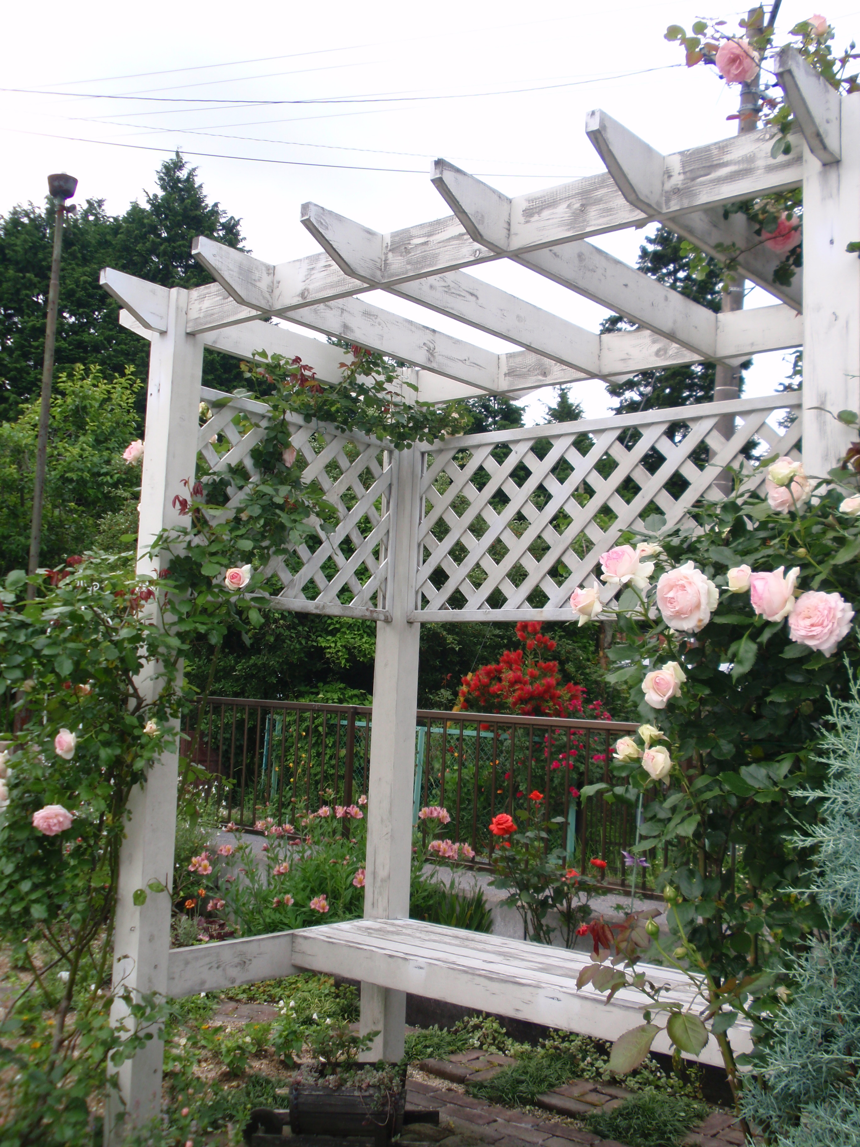 お花いっぱいのイングリッシュガーデン リバーズランドスケープデザイン ガーデンプラット